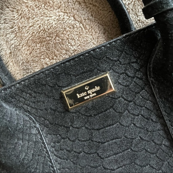 KATE SPADE suede black snake pattern top handle/crossbody bag - Picture 3 of 5